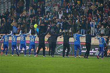 استقلال با نمایشی قابل توجه در ورزشگاه آزادی با یک گل صبا را شکست داد و موقتا صدرنشین لیگ برتر فوتبال ایران شد.